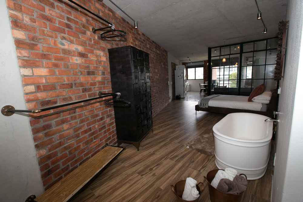 Designer Lofts On Prestwich Apartment *
